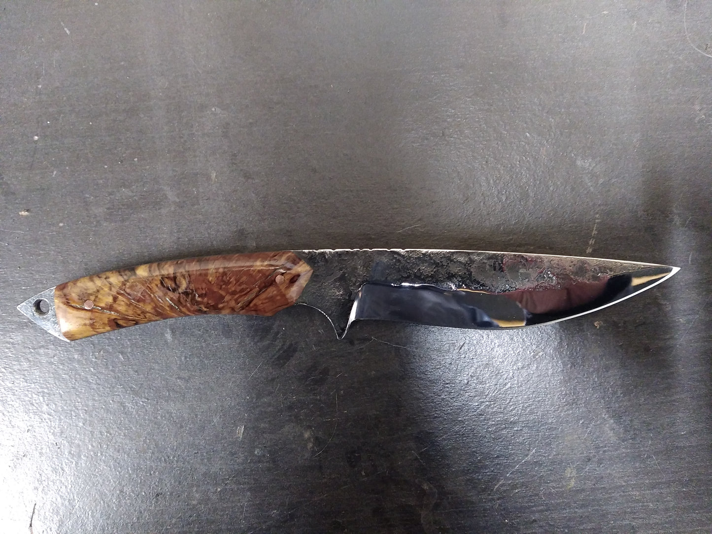 couteau d'extérieur manche en fresne olivier